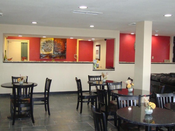 Econo Lodge Inn & Suites Jackson image 11