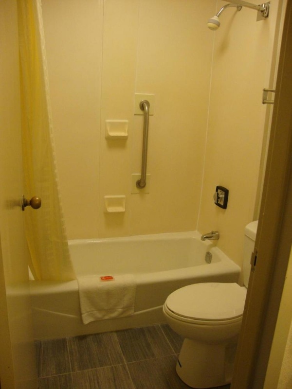 Econo Lodge Inn & Suites Jackson image 15