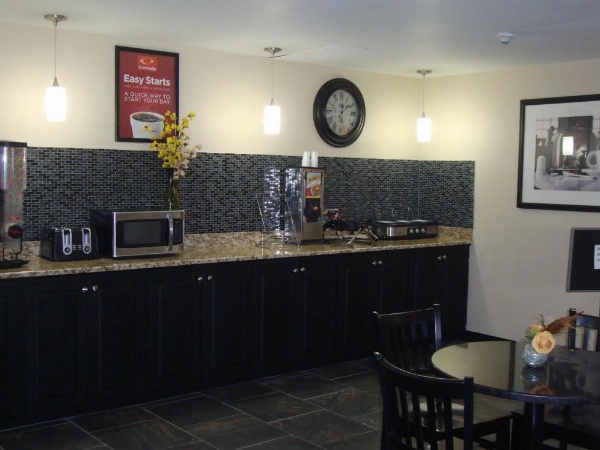 Econo Lodge Inn & Suites Jackson image 19