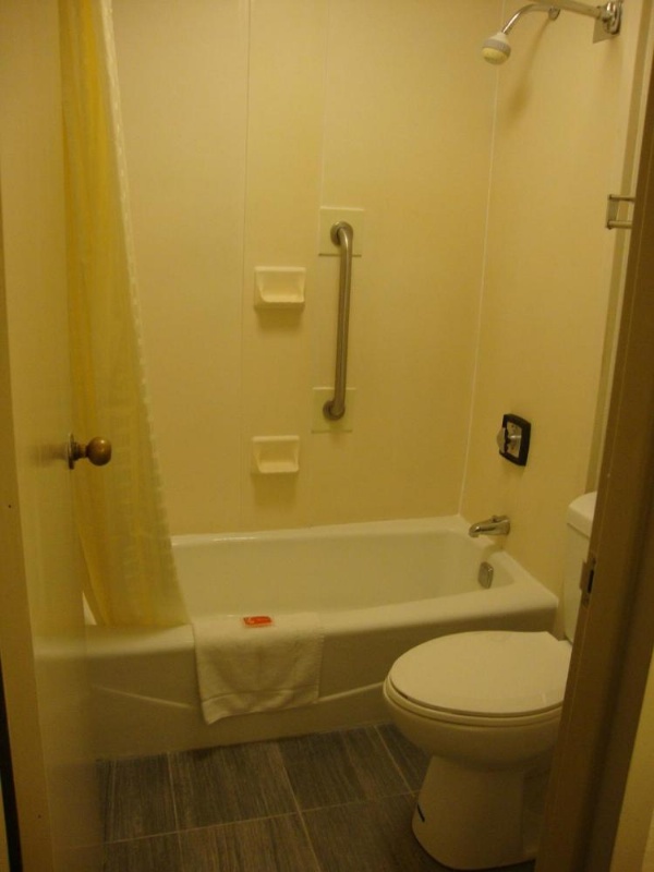 Econo Lodge Inn & Suites Jackson image 22