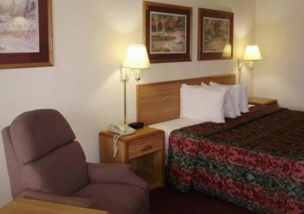 Econo Lodge Inn & Suites Jackson image 4