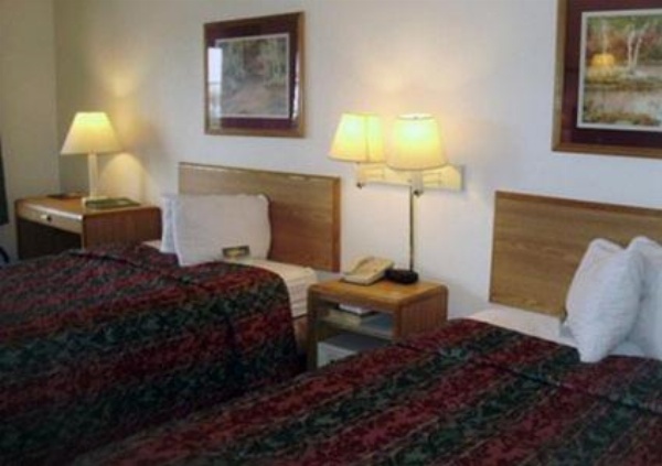 Econo Lodge Inn & Suites Jackson image 5