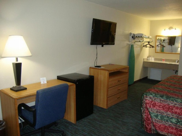 Econo Lodge Inn & Suites Jackson image 8